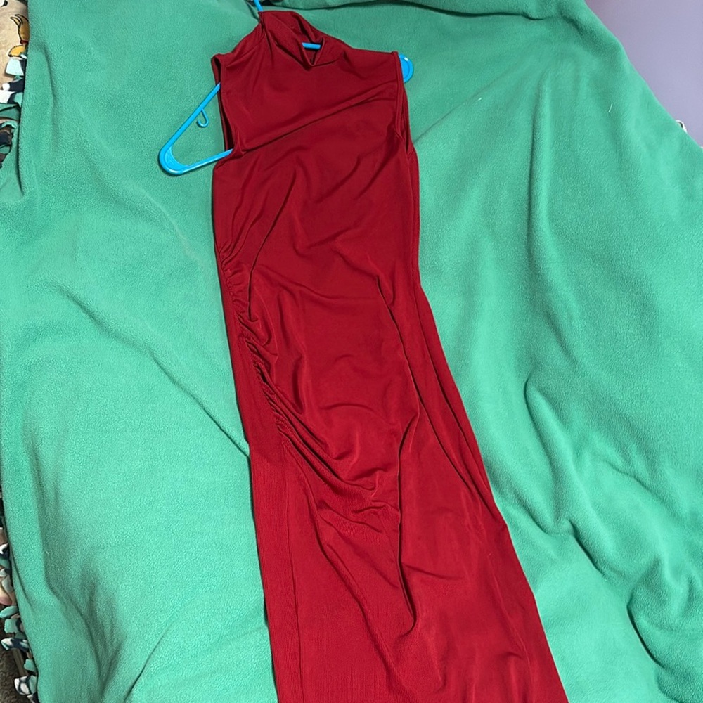 Long, sleeveless tight red dress